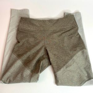 Outdoor voices colorblock 7/8 Leggings size Medium